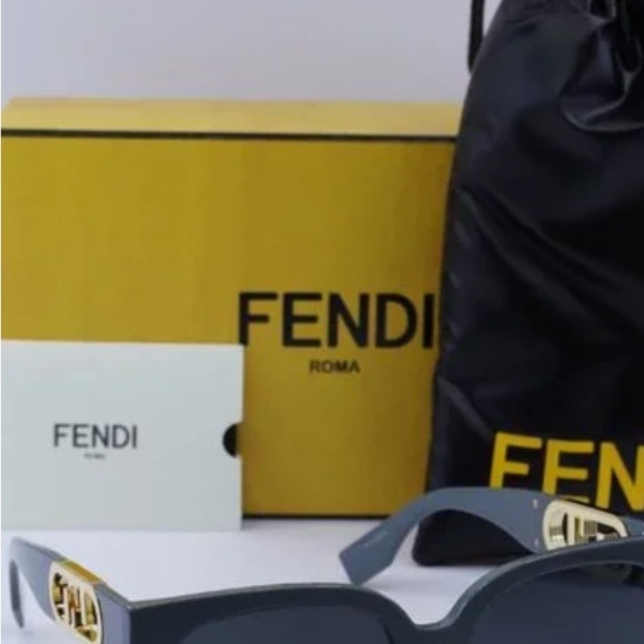 Fendi “ O Lock “Stylish Black Sunglasses for Women 💯Authentic - Picture 10 of 10